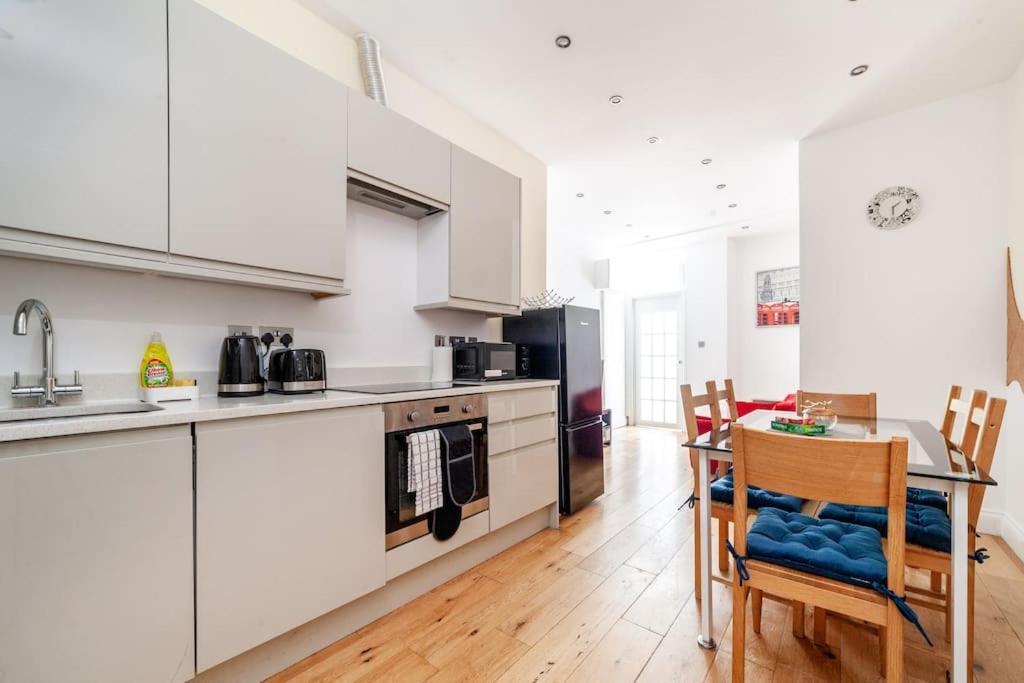 Spacious Retreat 2-Bed In Popular Camden Town Λονδίνο Εξωτερικό φωτογραφία