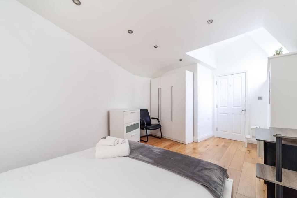 Spacious Retreat 2-Bed In Popular Camden Town Λονδίνο Εξωτερικό φωτογραφία