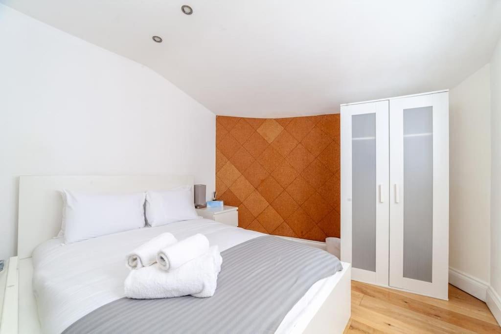 Spacious Retreat 2-Bed In Popular Camden Town Λονδίνο Εξωτερικό φωτογραφία