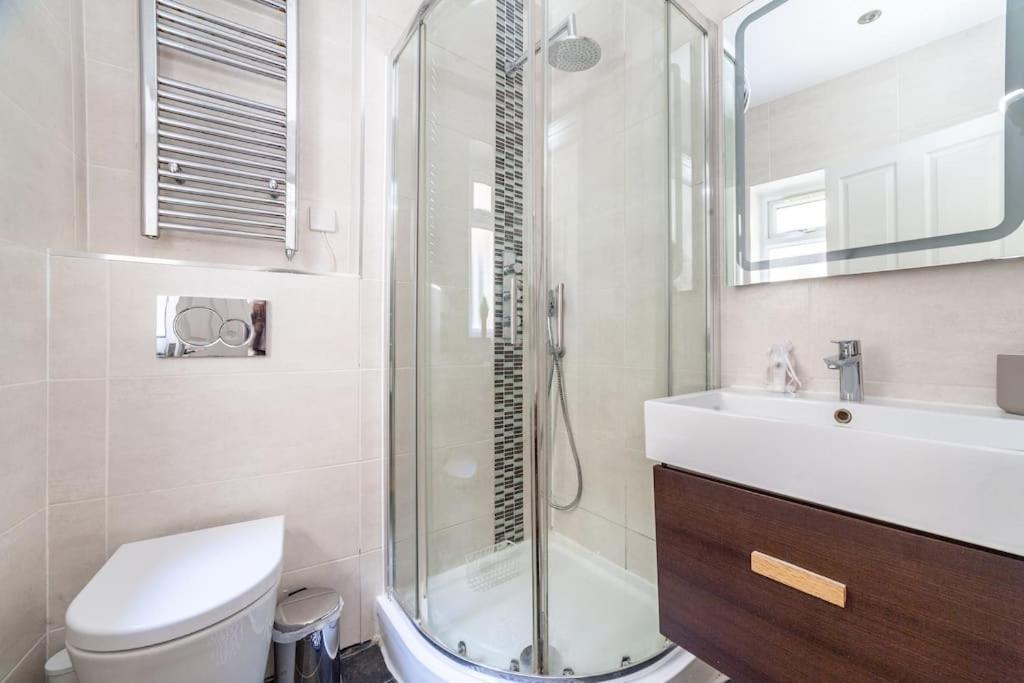 Spacious Retreat 2-Bed In Popular Camden Town Λονδίνο Εξωτερικό φωτογραφία
